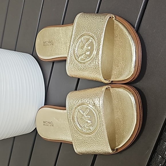 Deanna Cutout Leather Slide Sandal Gold with box - Picture 2 of 8